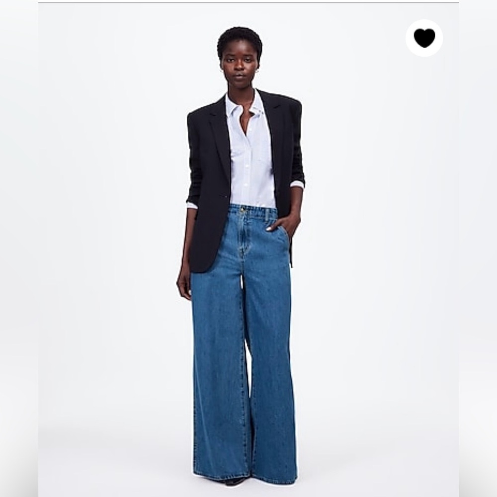 Petite wide sweep denim trousers in Java wash
Brand: Madewell
Size: 31 petite